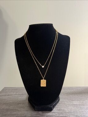 2 piece necklace set- stone & flowers